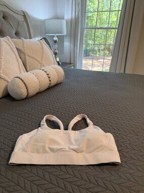 Athleta Women's Bright White Interval Sports Bra Size Large A-C Cups
